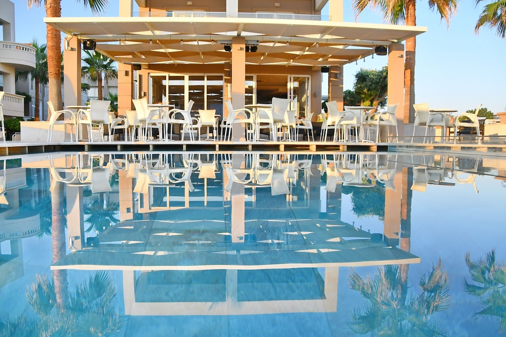 Castro Beach Hotel 9/55