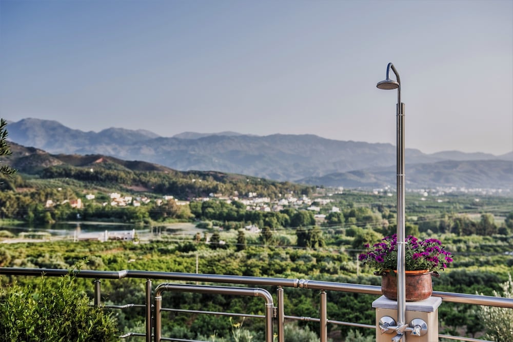 Aksos suites Accessible Accommodation 33/44