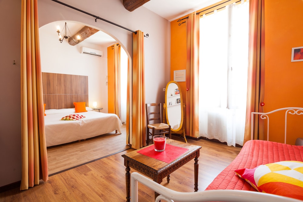AUBERGE DE TAVEL 4/42