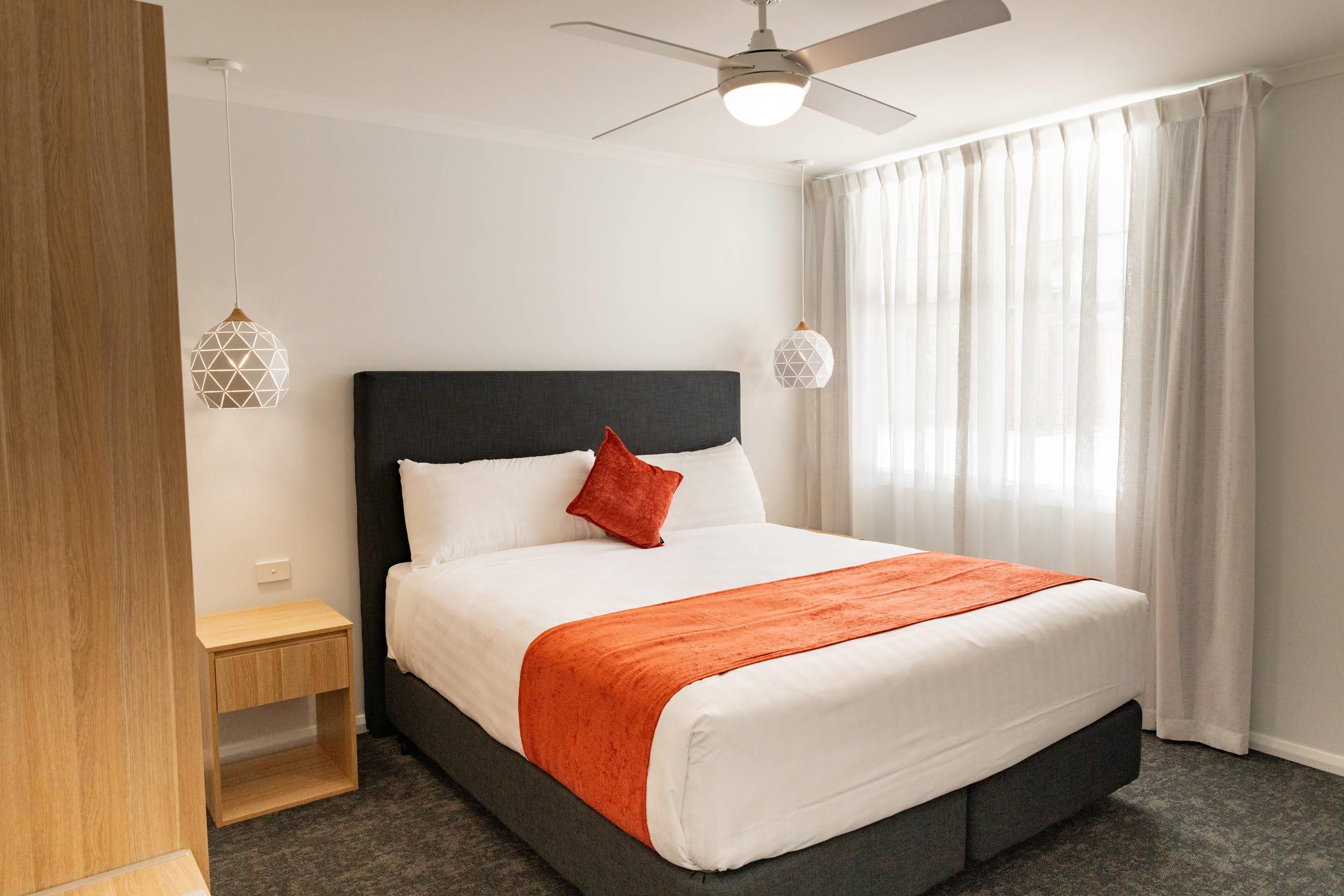 EFFICIENCY, SUITE, KING AND QUEEN BED