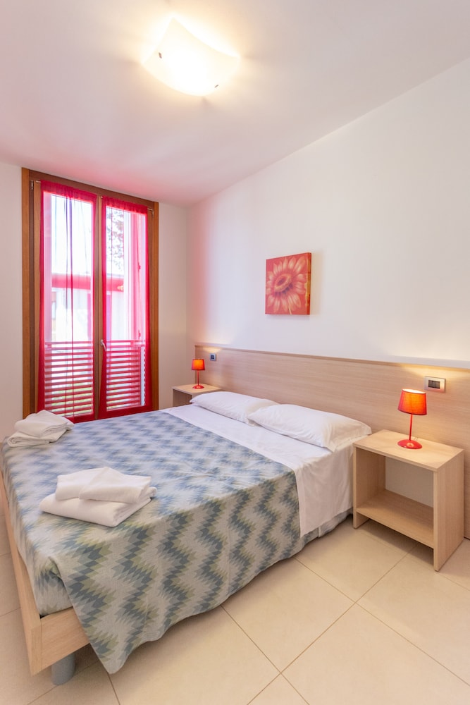 Apartment, Twin Beds, Queen Bed, Two Story, Sofa