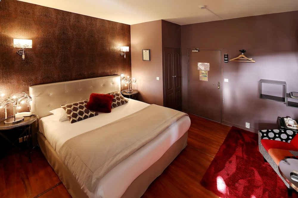 HOTEL LES PASTELIERS 31/65