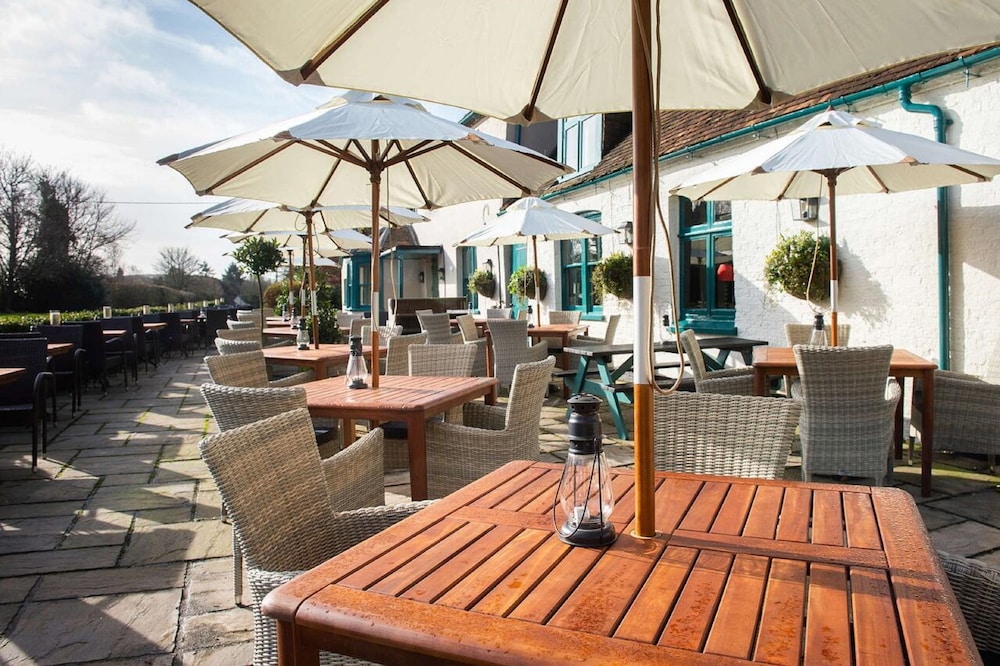 The Carnarvon Arms 40/53