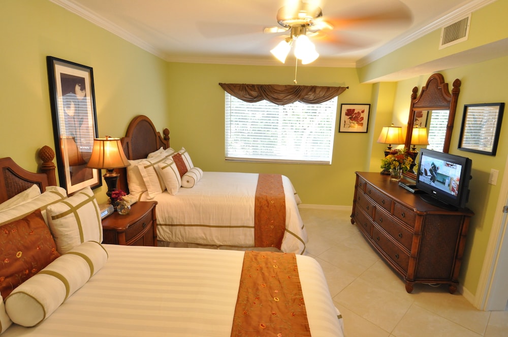 Tropical Beach Resorts 33/79