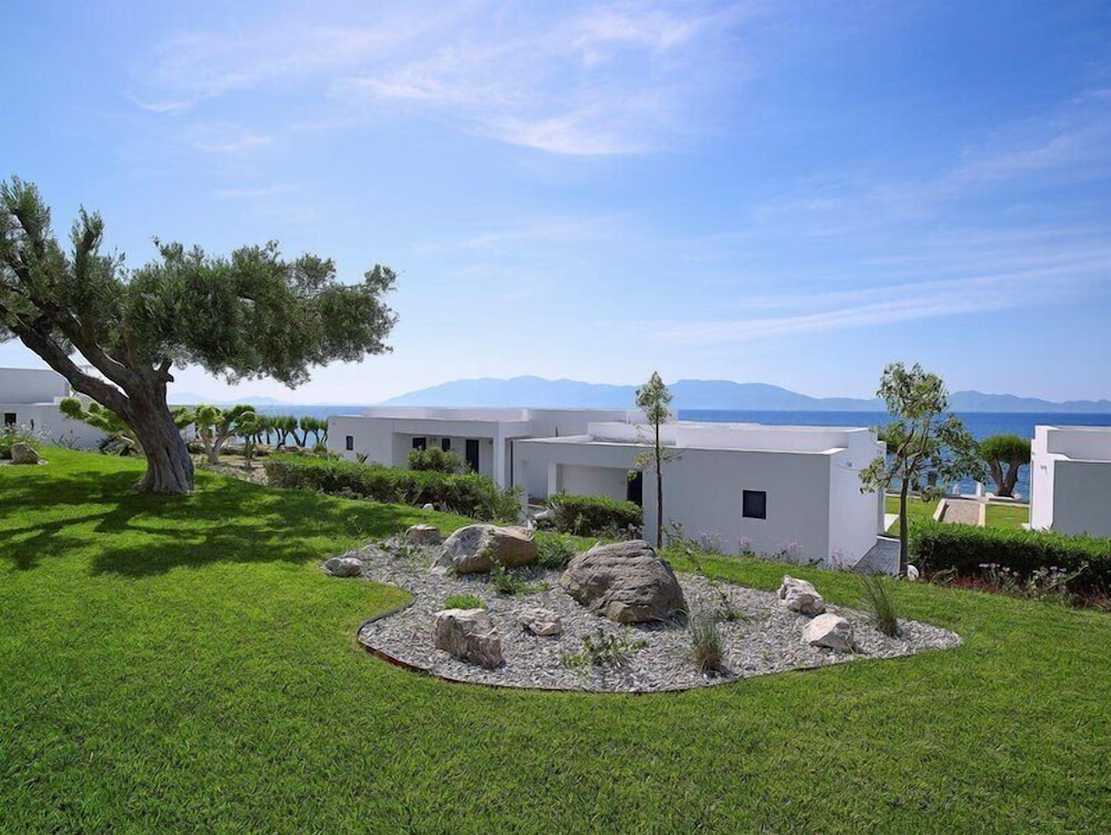 Dimitra Beach Hotel and Suites 72/76