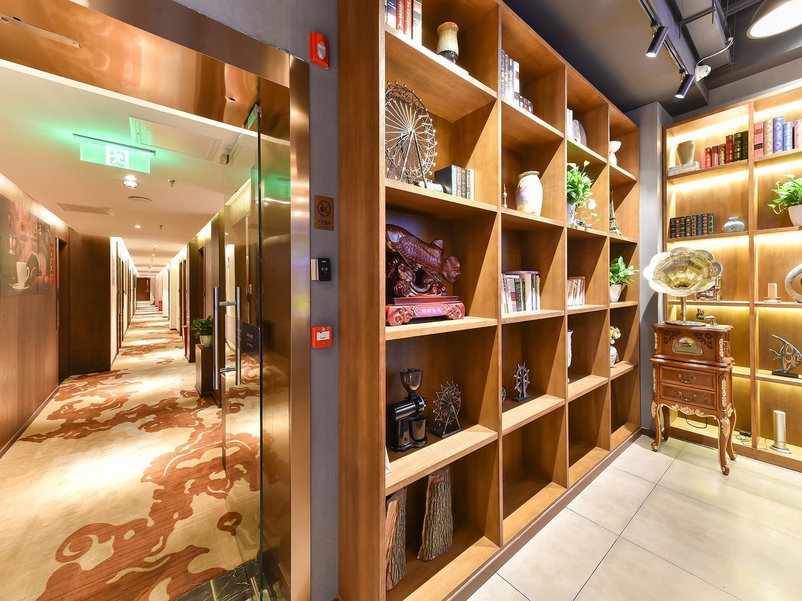 JAMES JOYCE COFFETEL Beijing (Shashikou Xiejie) 21/54