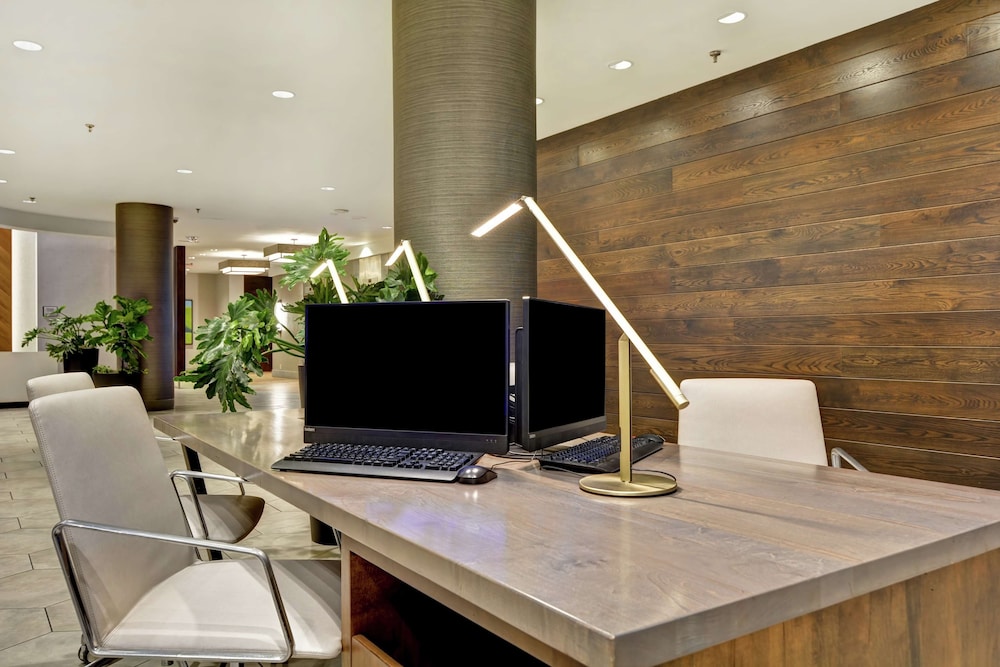 Embassy Suites by Hilton Minneapolis Airport 54/57