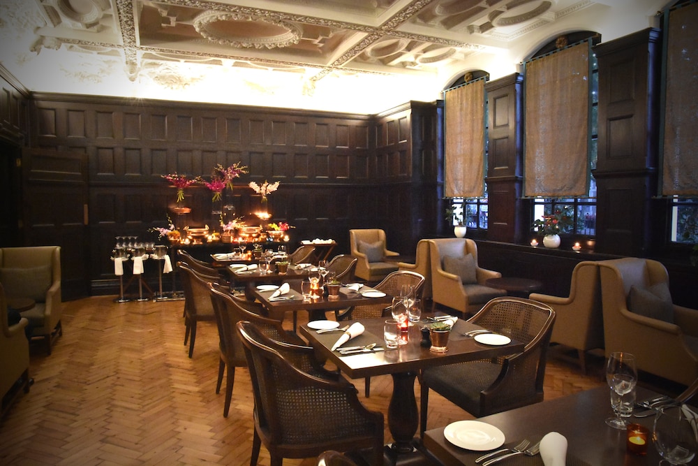 THE LALIT LONDON 63/72