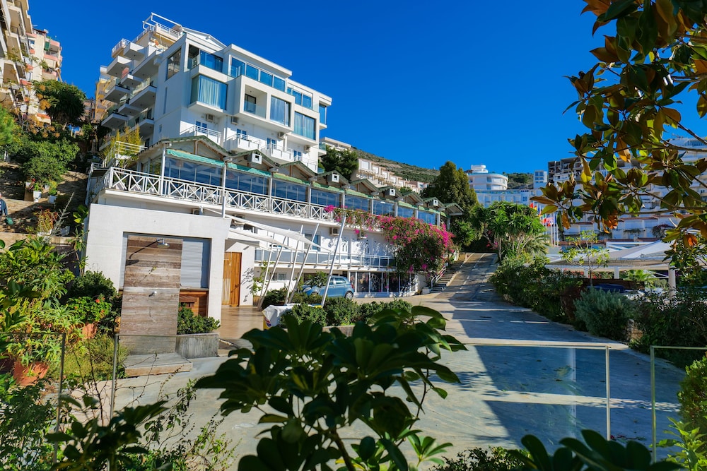 Hotel Nertili 4/50