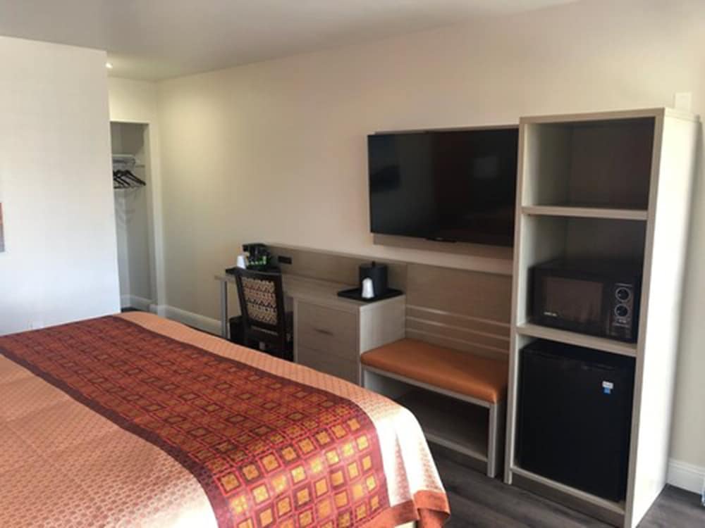 Presidio Inn 26/33