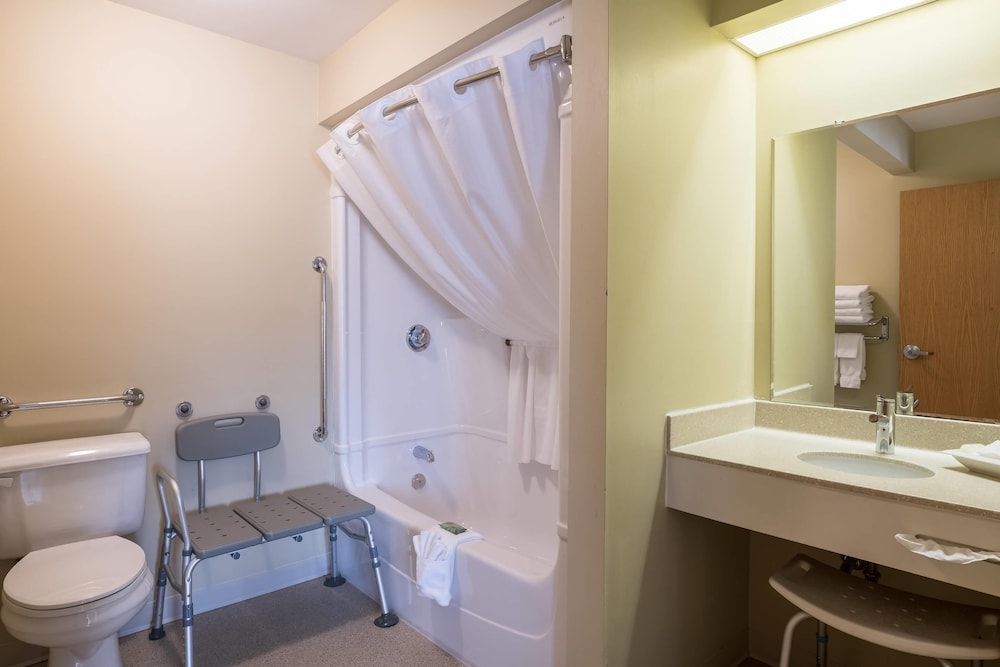 Amsterdam Inn & Suites Moncton 61/63