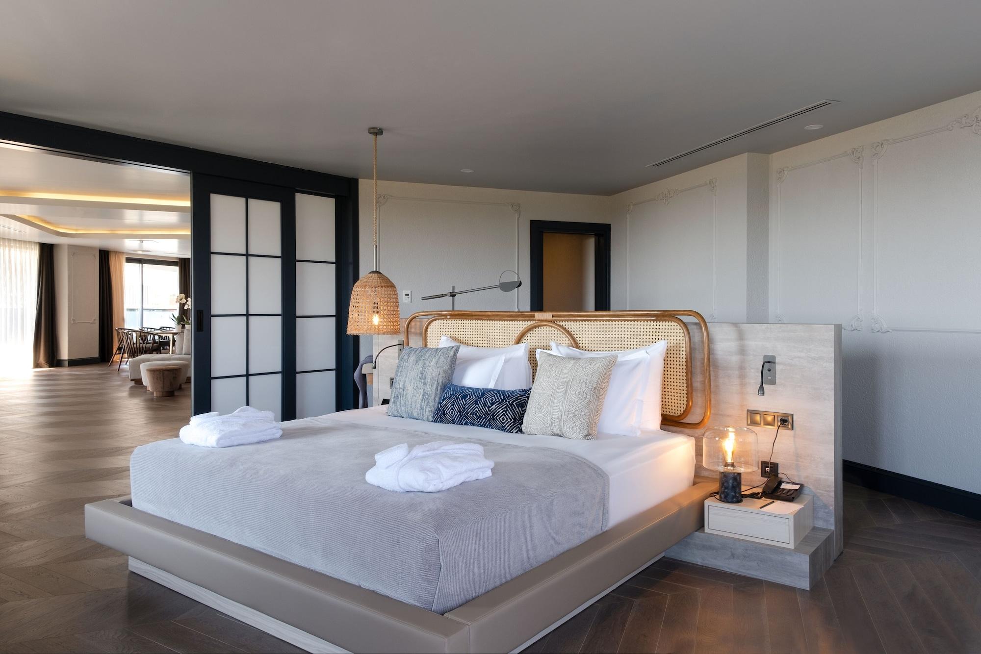 Unique, Suite
