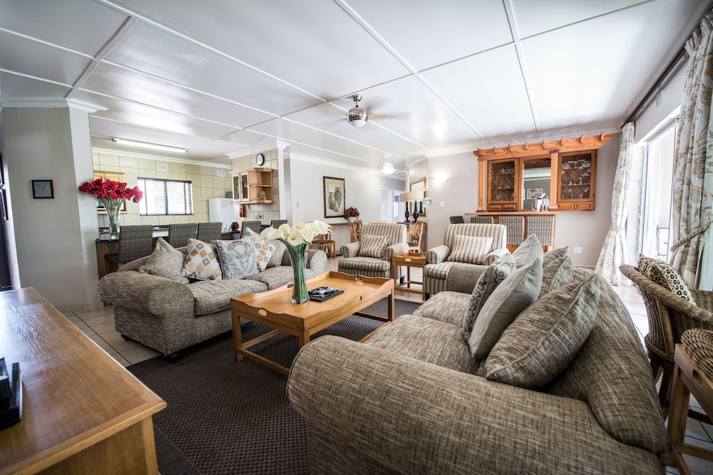 Lake View Cabanas 26/69