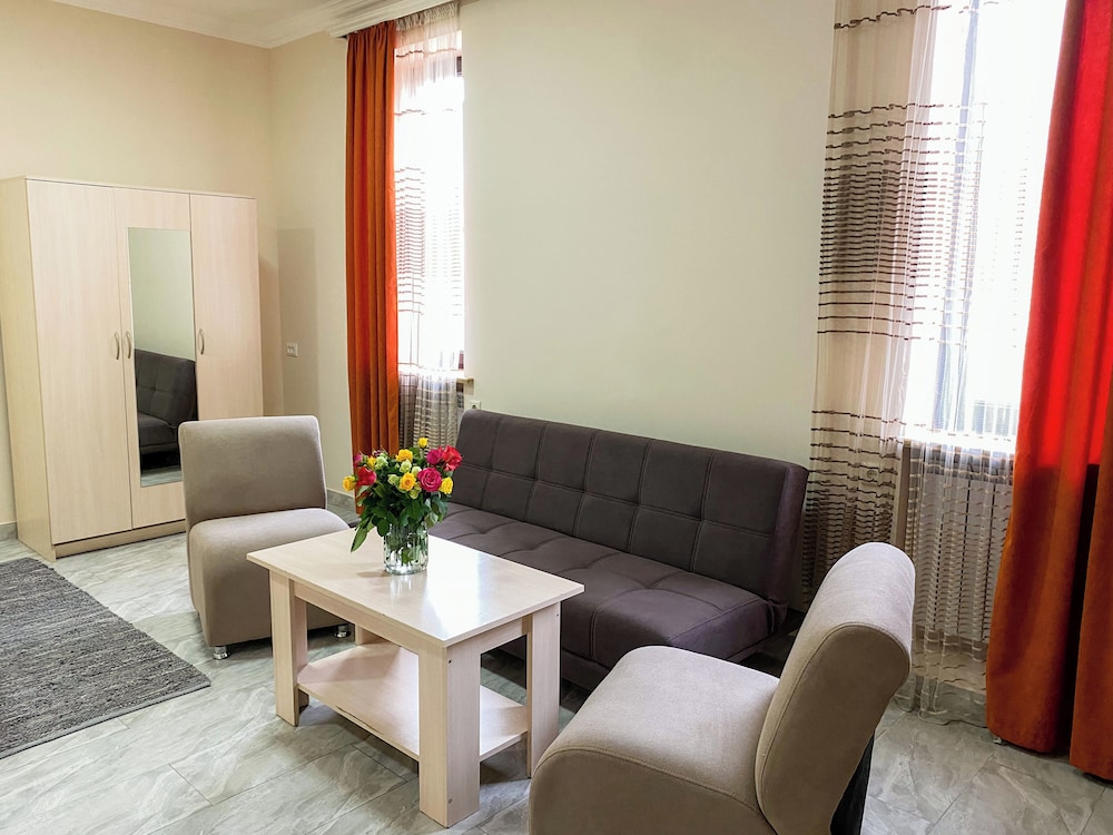 Alex Hotel 49/70