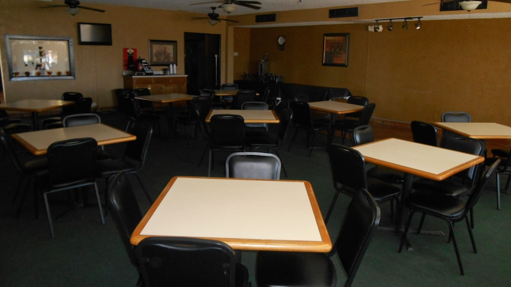 Econo Lodge Inn and Suites Abilene 10/12