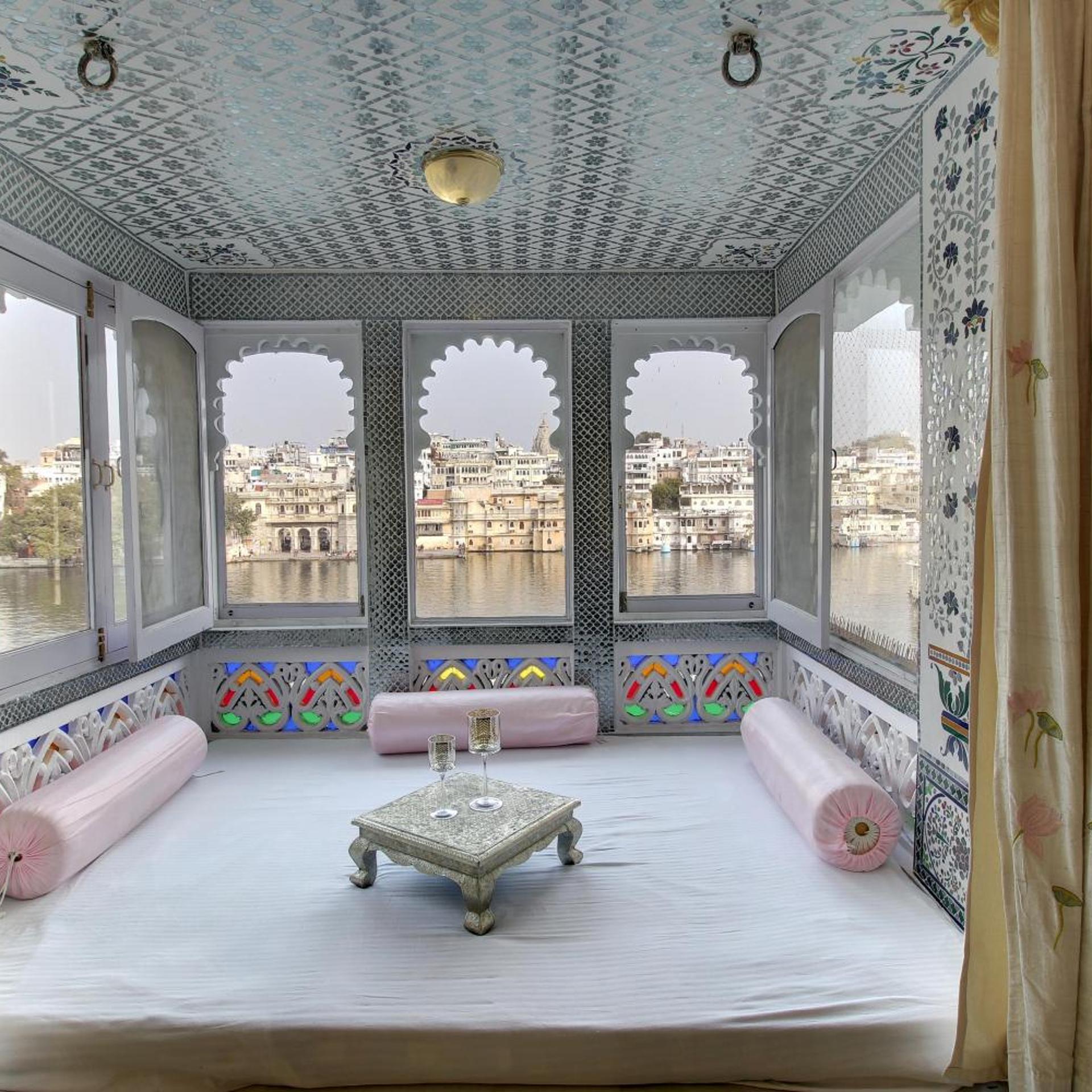 Lake Pichola Hotel 17/25