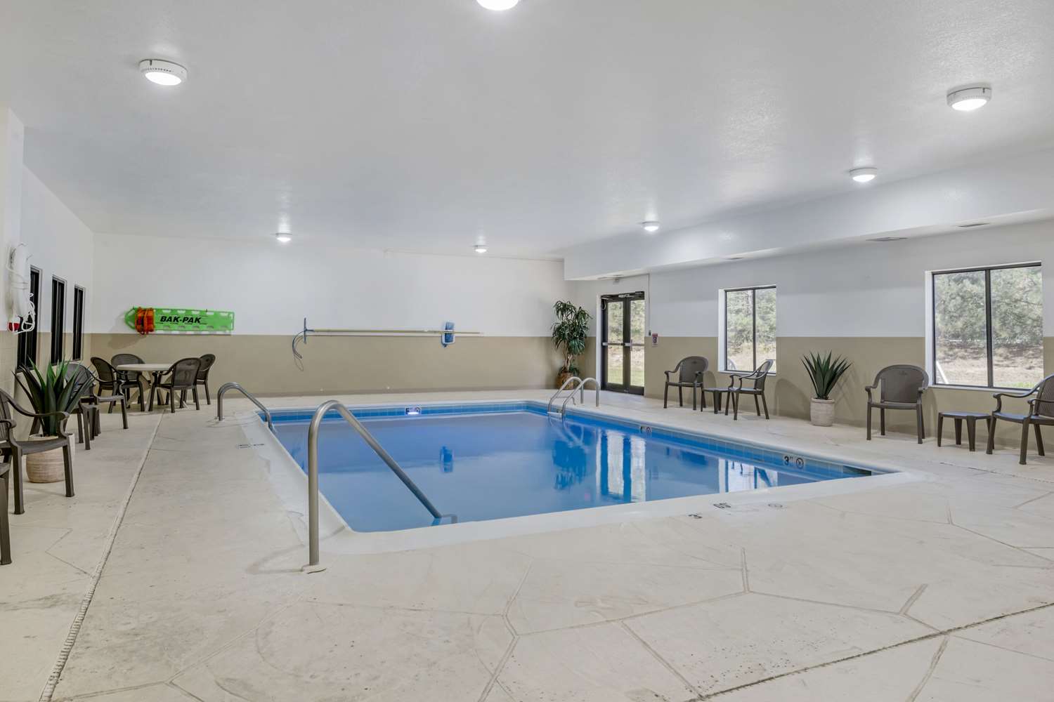 swimming pool spa