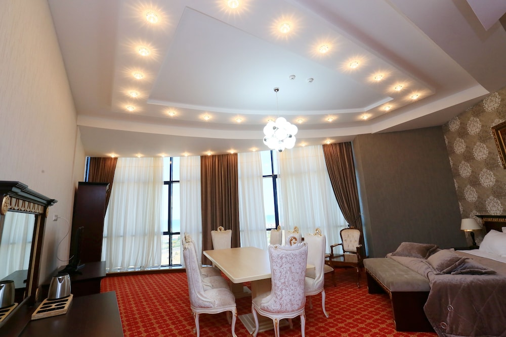Spring Hotel 13/50