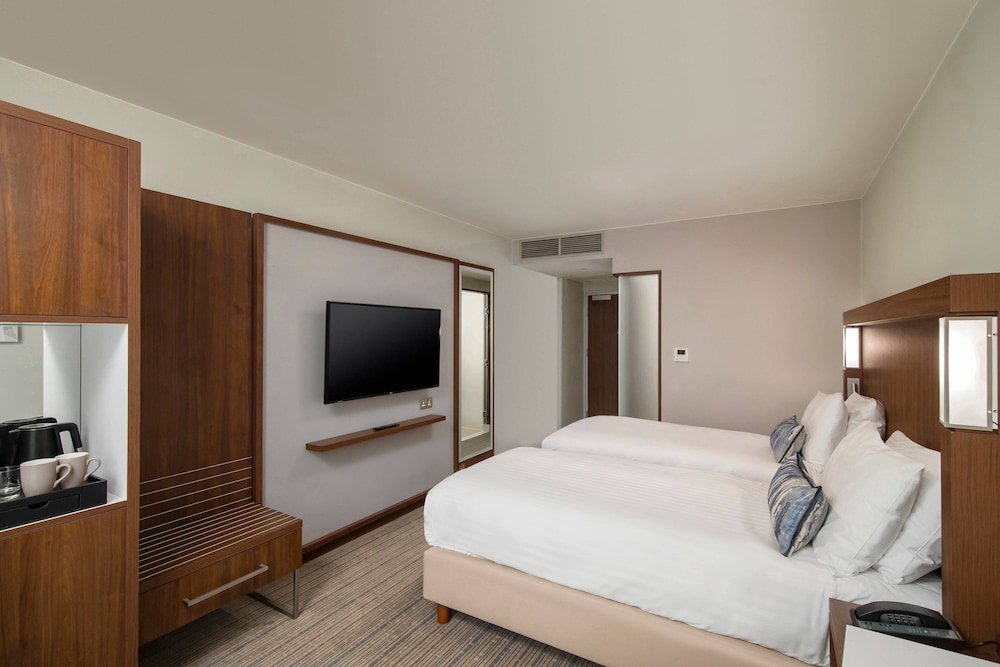 Courtyard by Marriott Inverness Airport 13/44