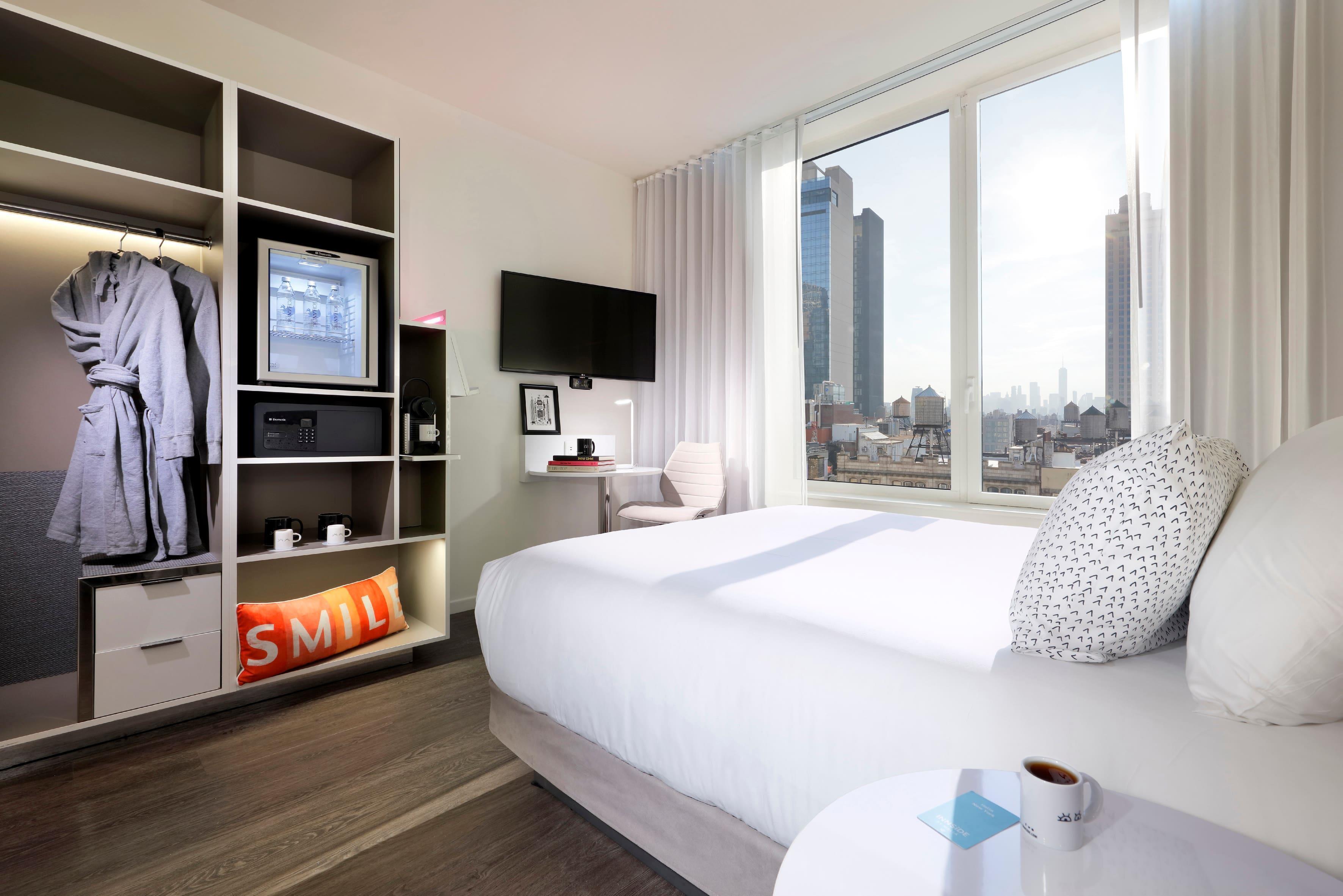 Innside, Queen Bed, City View