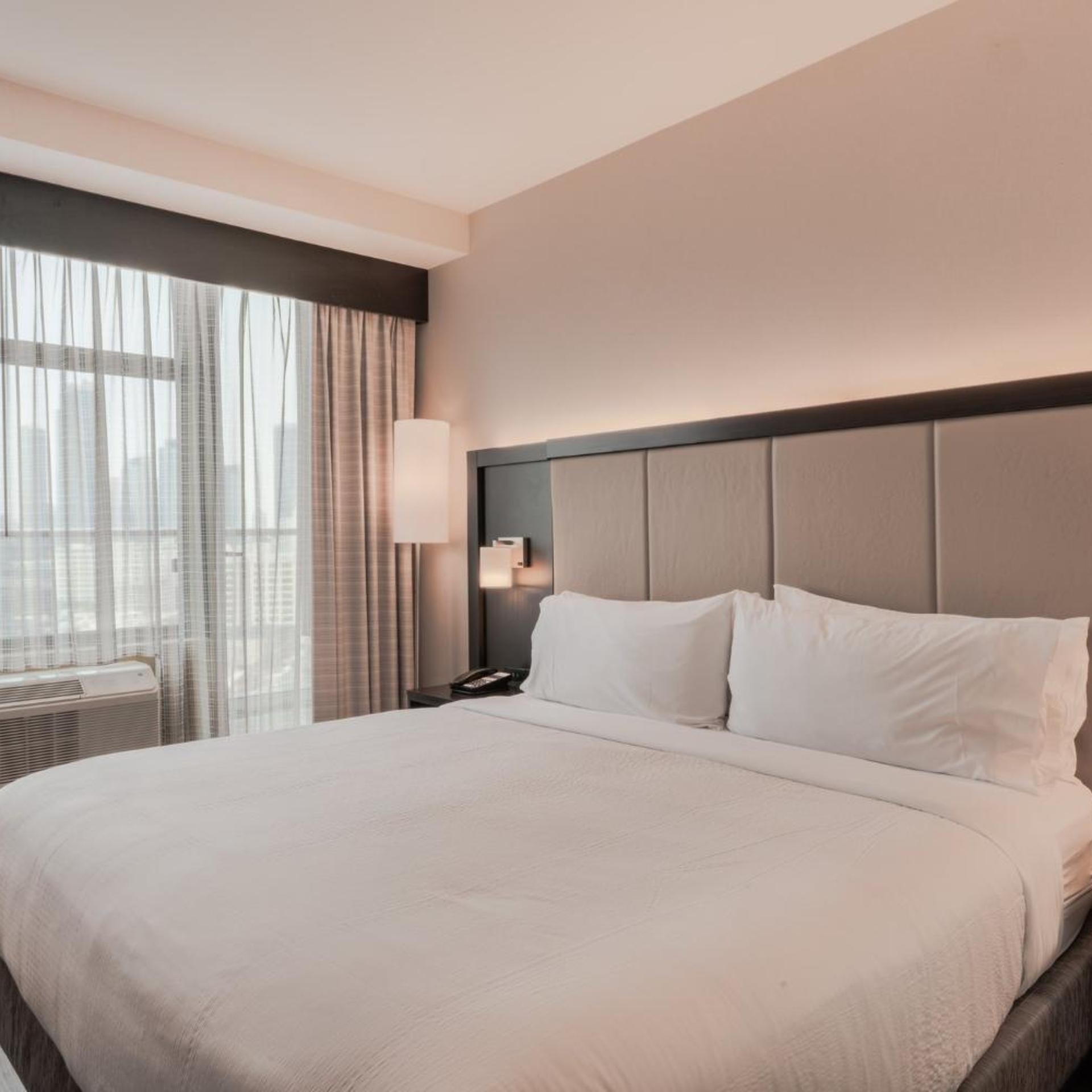 Standard, King Bed, Bridge View