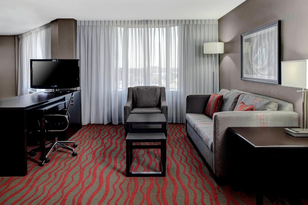 Courtyard By Marriott St Cloud Le St Germain Suite Hotel 22/28