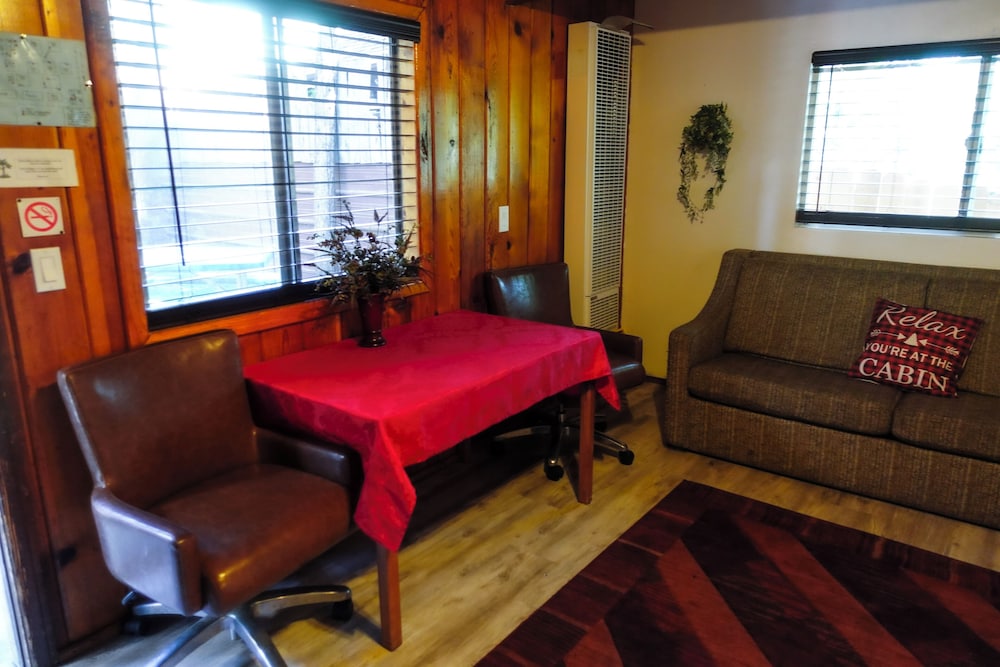 Sleepy Hollow Cabins and Hotel 42/50