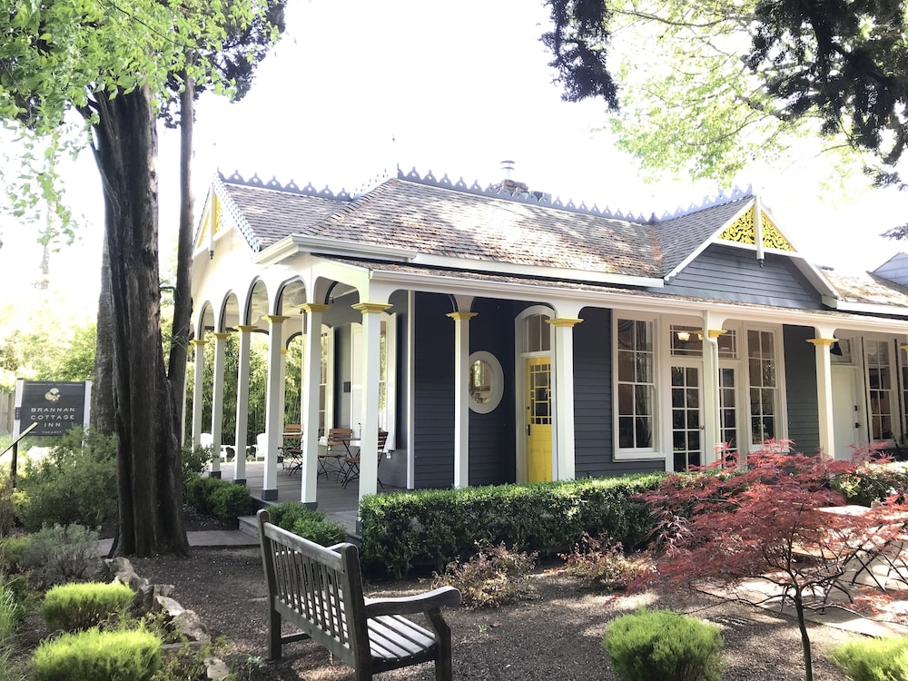 Brannan Cottage Inn 6/56