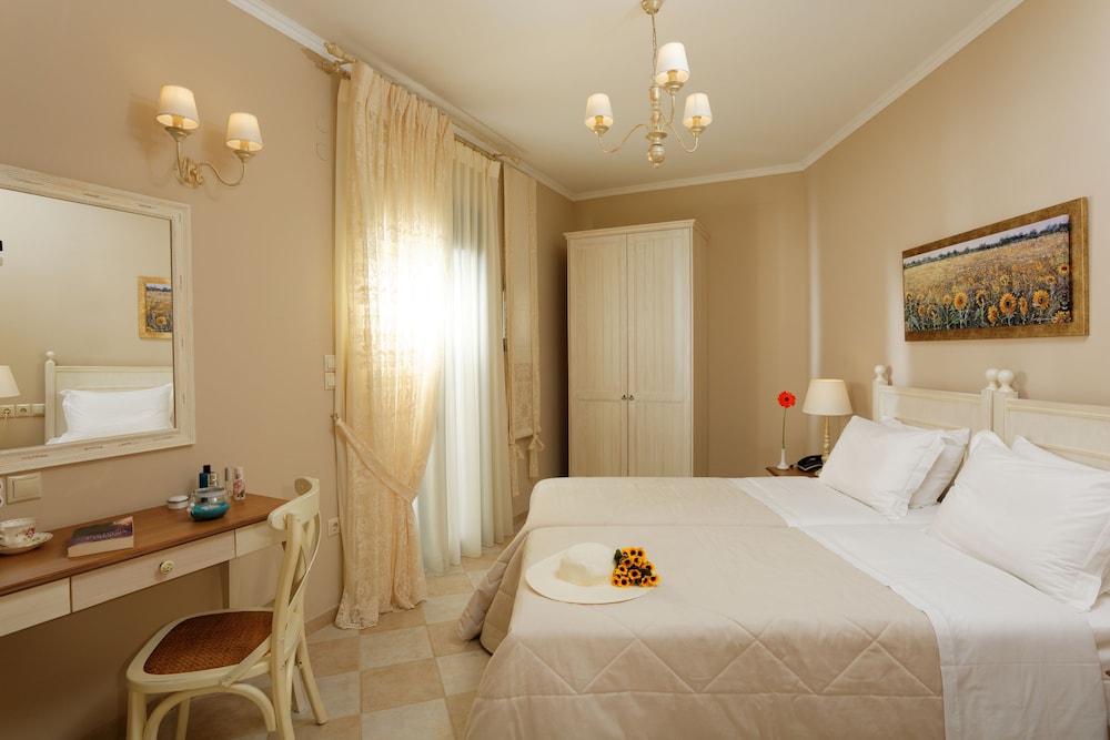 Ionia Suites 6/40