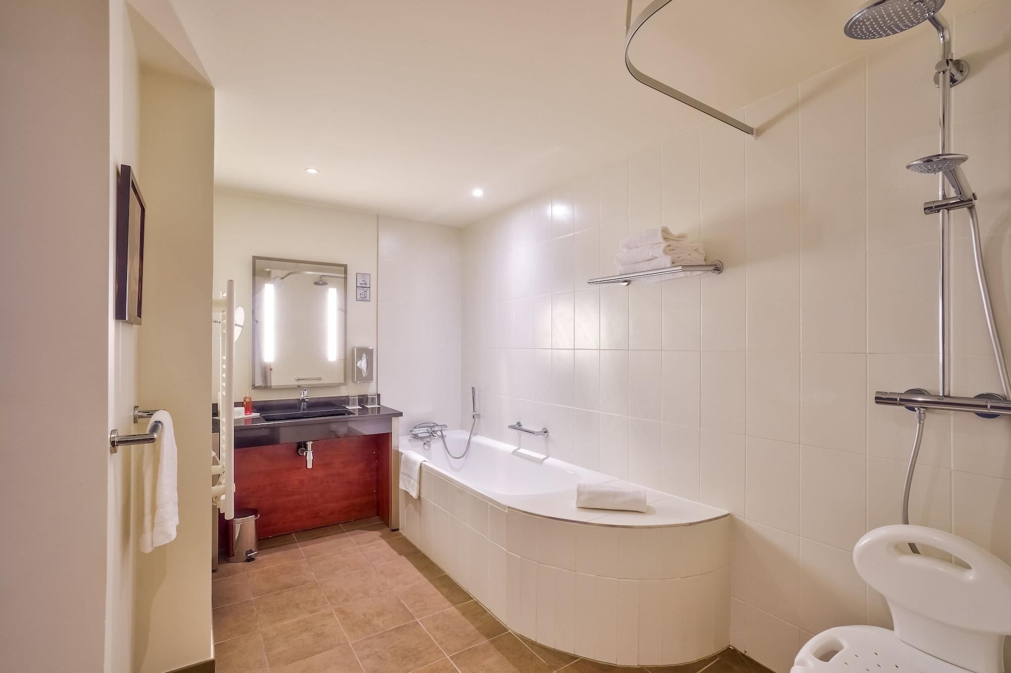 2 Rooms, Apartment, Multiple Beds، Clarion Paris CDG Airport 5/6