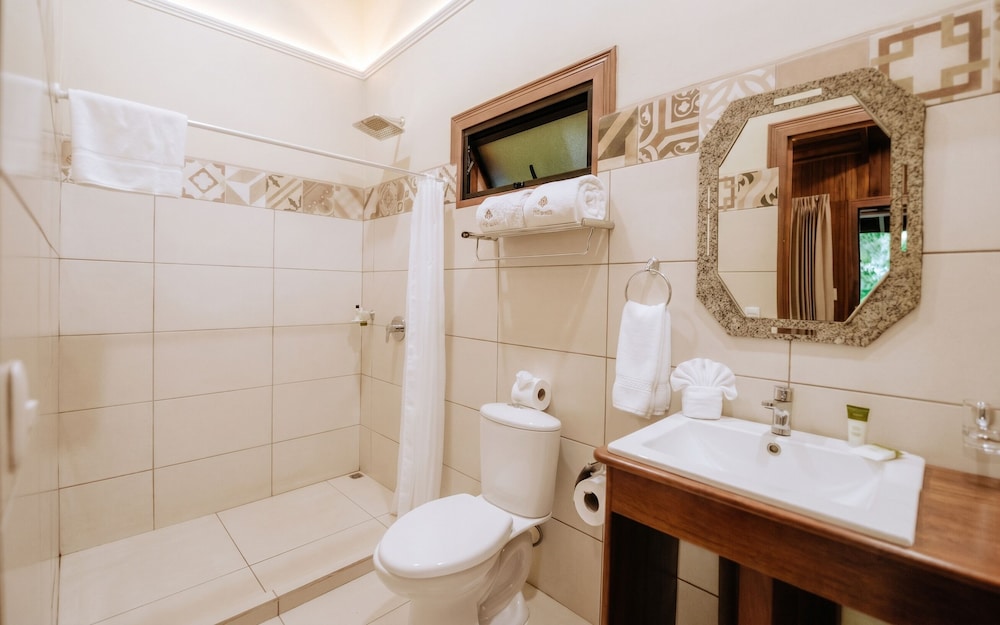 Monteverde Luxury Hotel 65/67