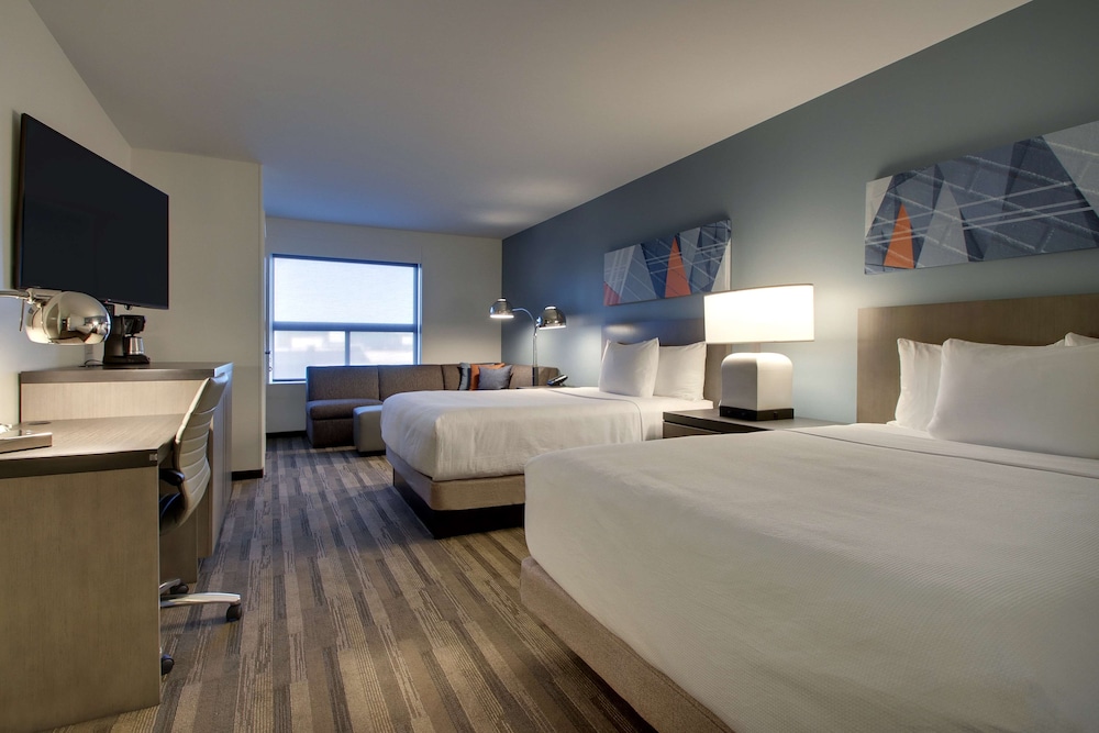 Hyatt House Oak Brook 12/64