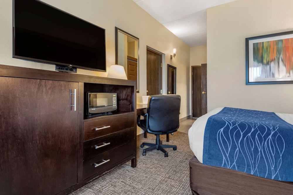 Comfort Inn and Suites Butler 12/38