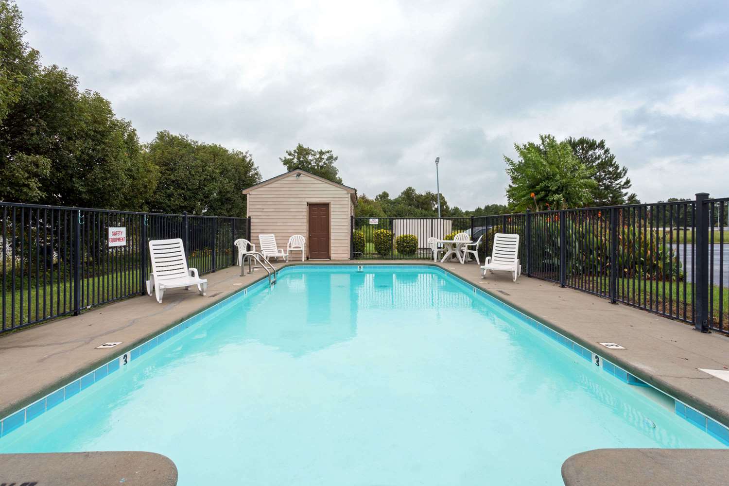 Days Inn By Wyndham Clinton 19/21