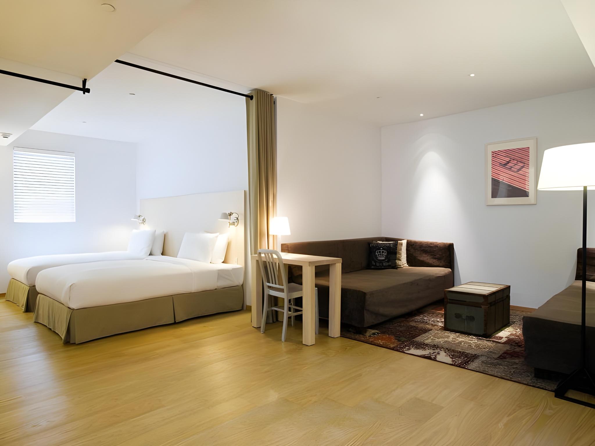 LOFT, KING BED
