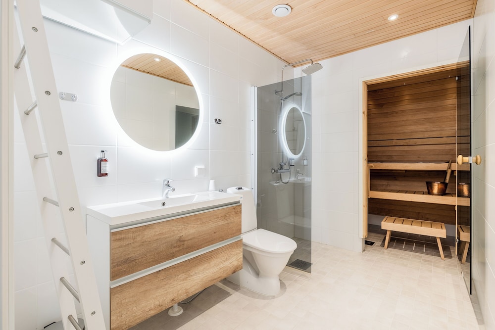 Jensen, Suite, Queen Bed, Sofa, Sauna
