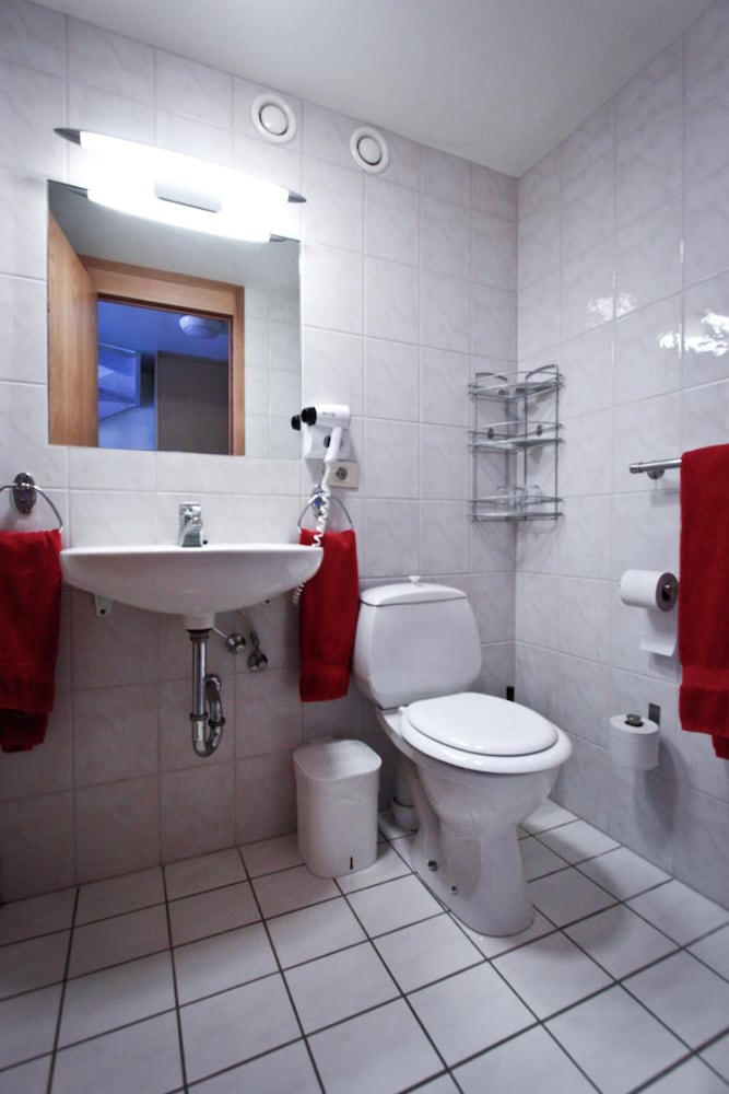 Orkin Hotel 31/32