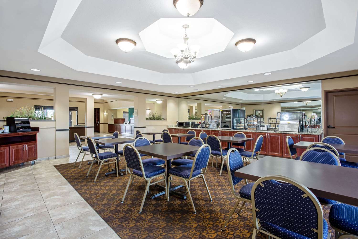 La Quinta Inn & Suites by Wyndham PCB Pier Park area 32/42