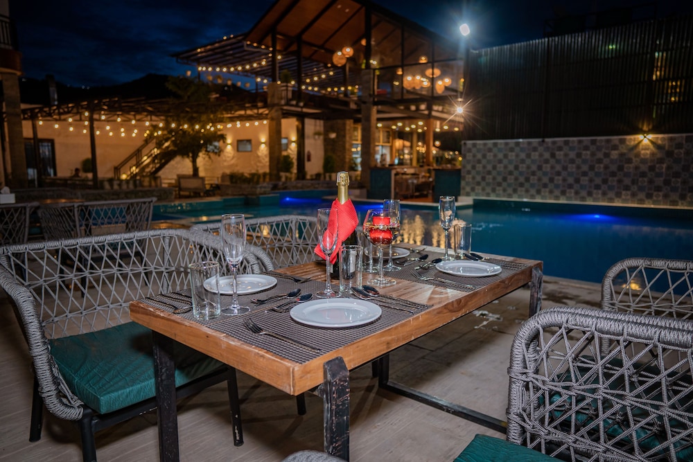 Majestic Lake Front Hotel & Suites 36/47