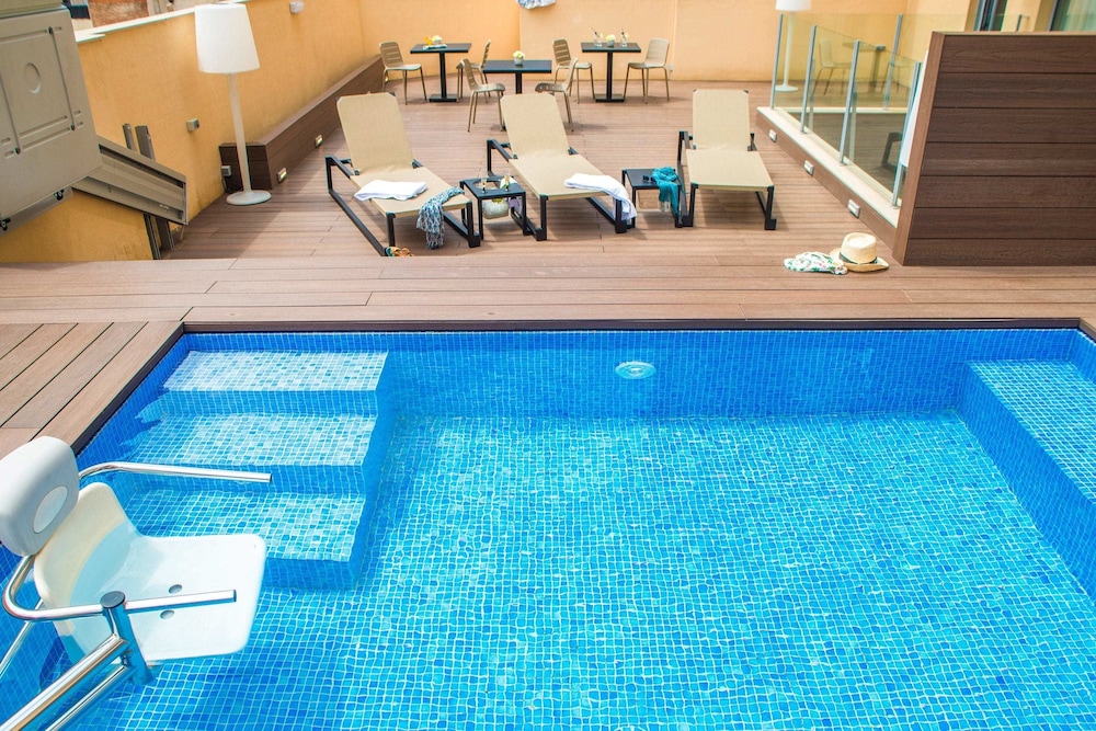 Arya Stadium Hotel 4/68