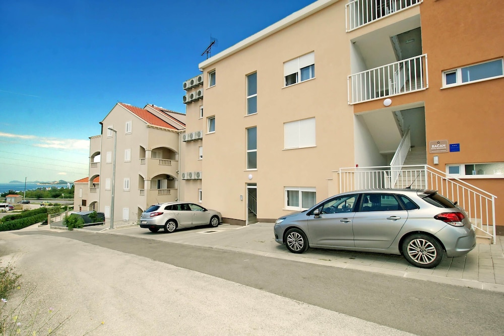 Bacan Family Apartments 20/29