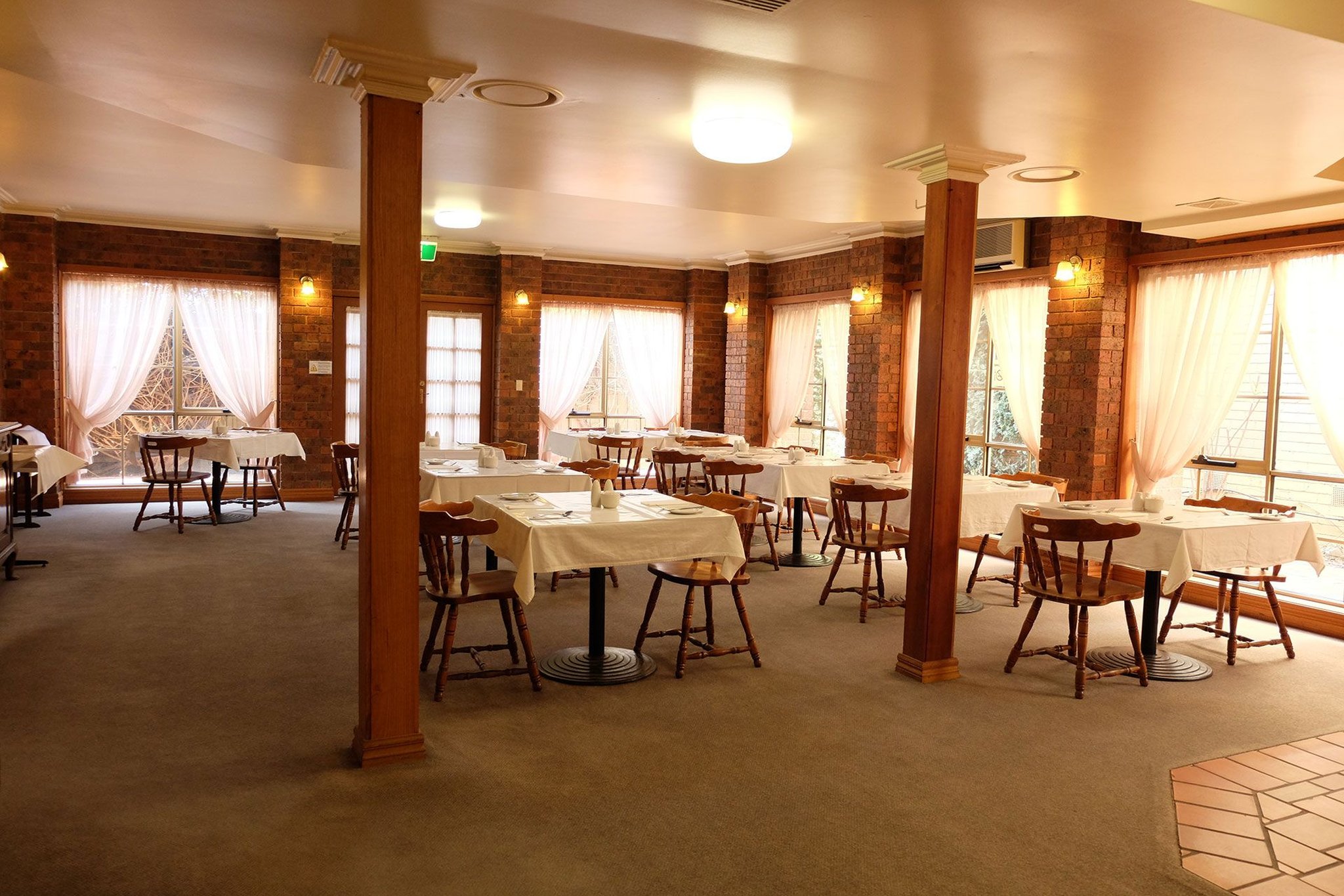 ST GEORGES MOTOR INN 26/35