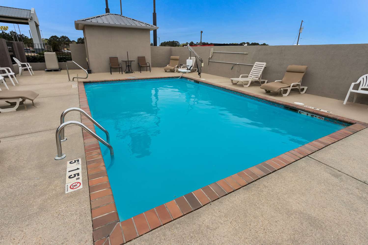 Quality Inn and Suites Pearl-Jackson 21/36