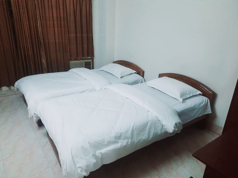 Richmond Hotel 13/34