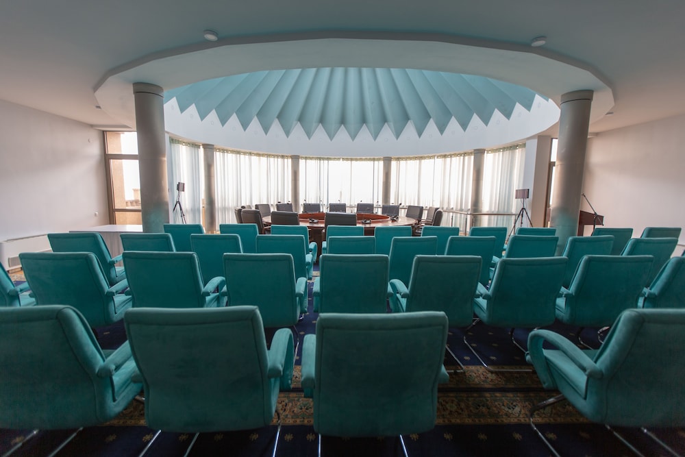 Latar Hotel Complex 56/67