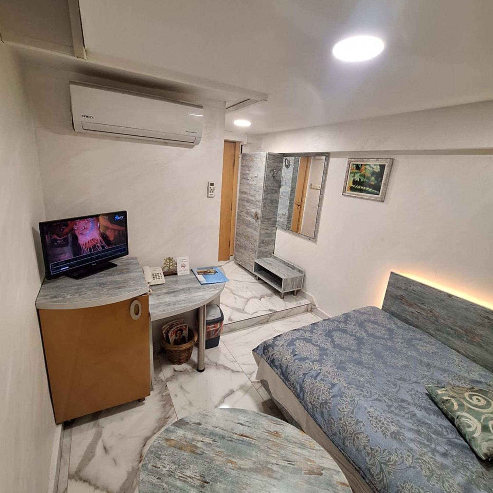 Basement, Single, Small