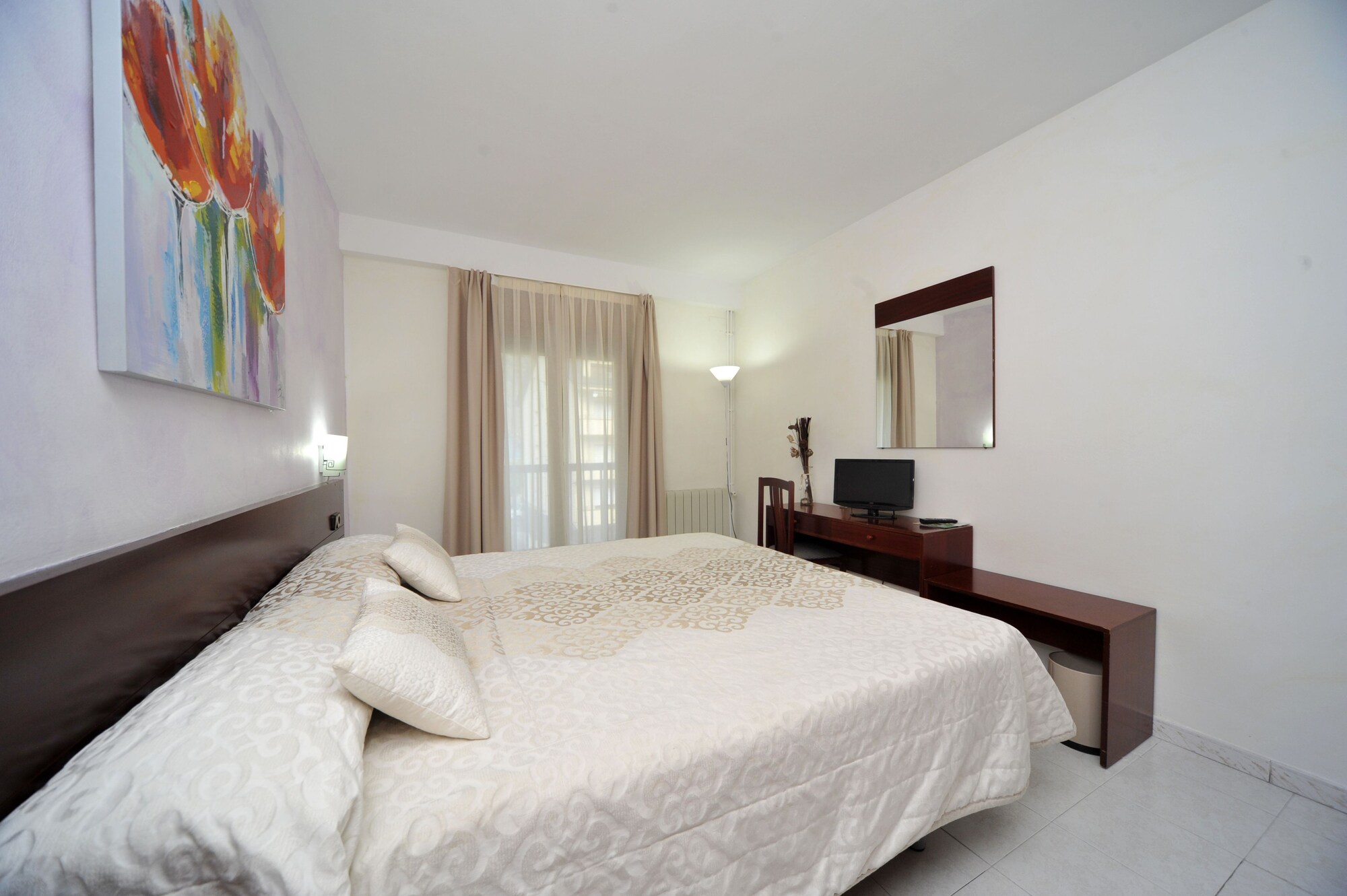 Room, 1 Double and 2 Single Beds, Corner