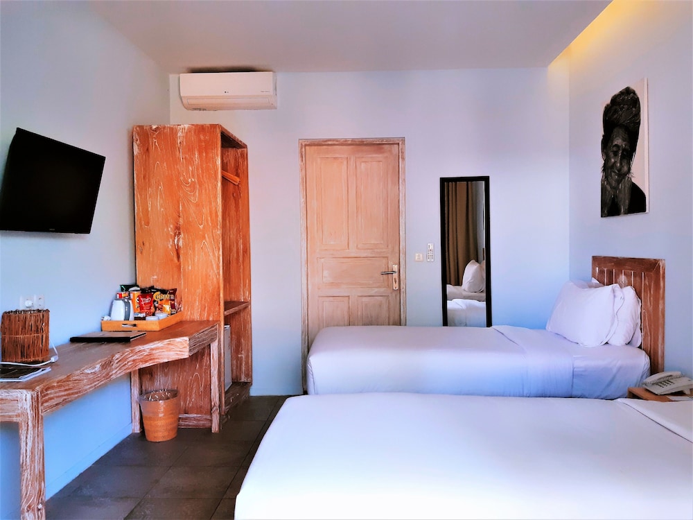 The Beach House Resort 8/70