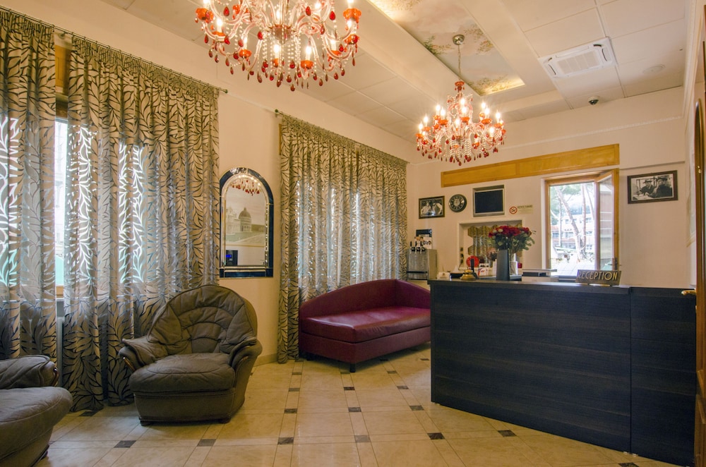 Hotel Maria 12/17