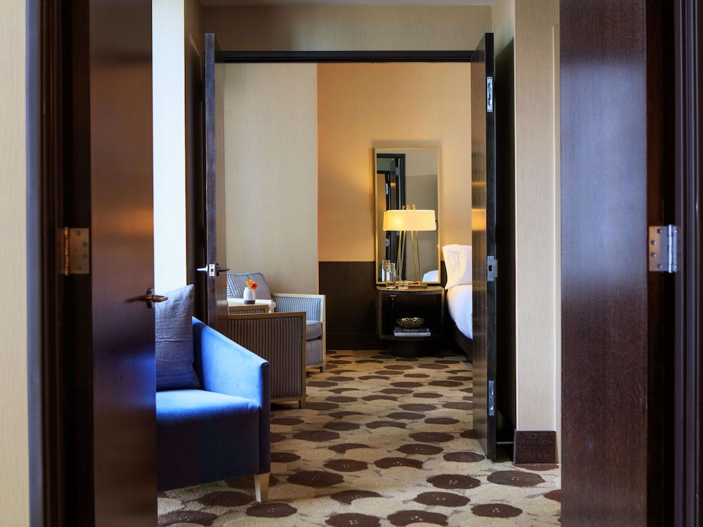 Hotel 505 River North 44/75